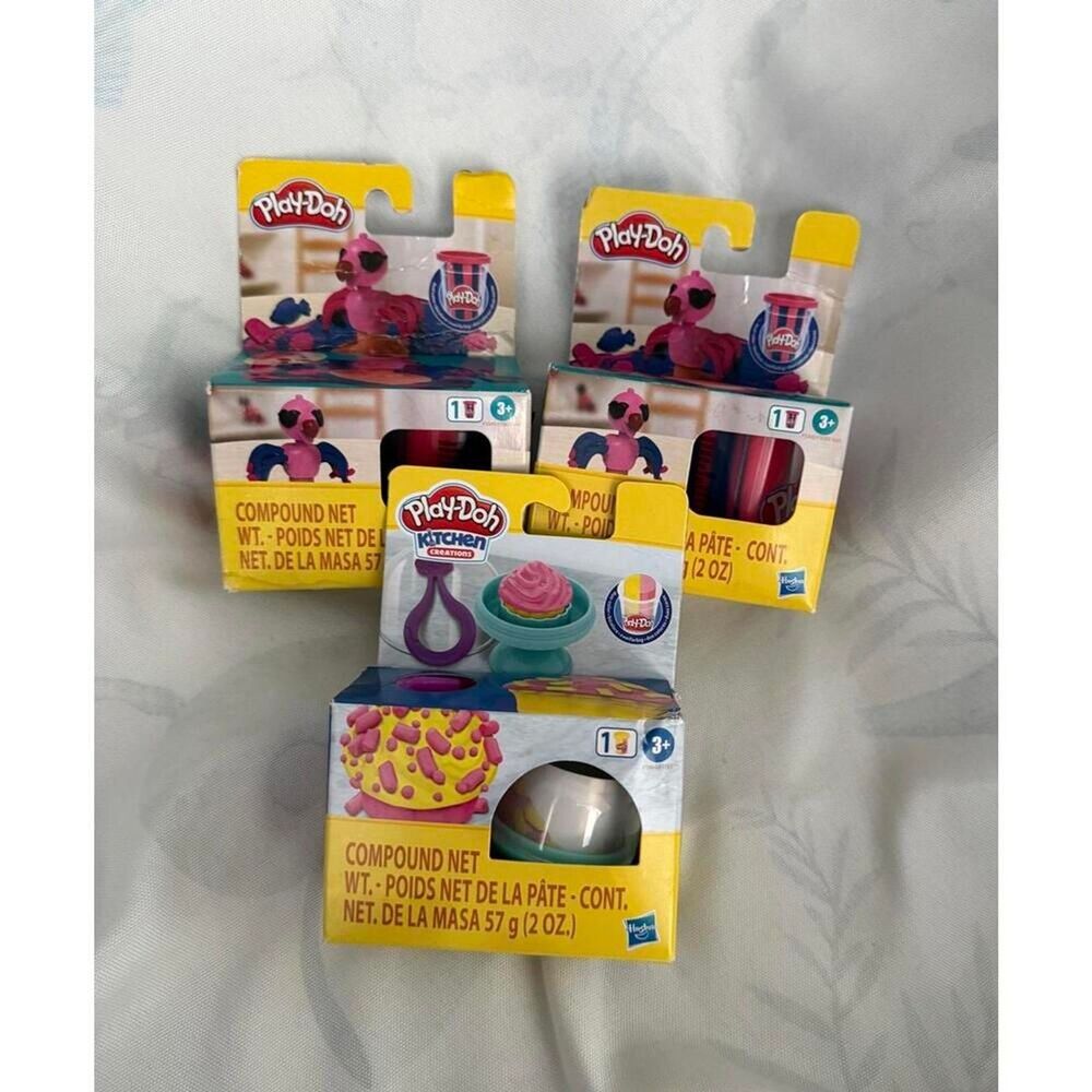 Hasbro Play-Doh On The Go Flamingo and Cupcake- New In Box - 3 Piece SEALED